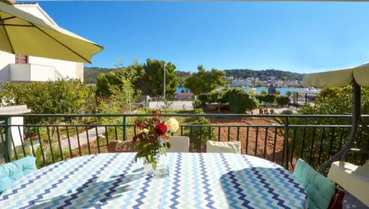 Lux Trogir Apartment Bagian luar foto
